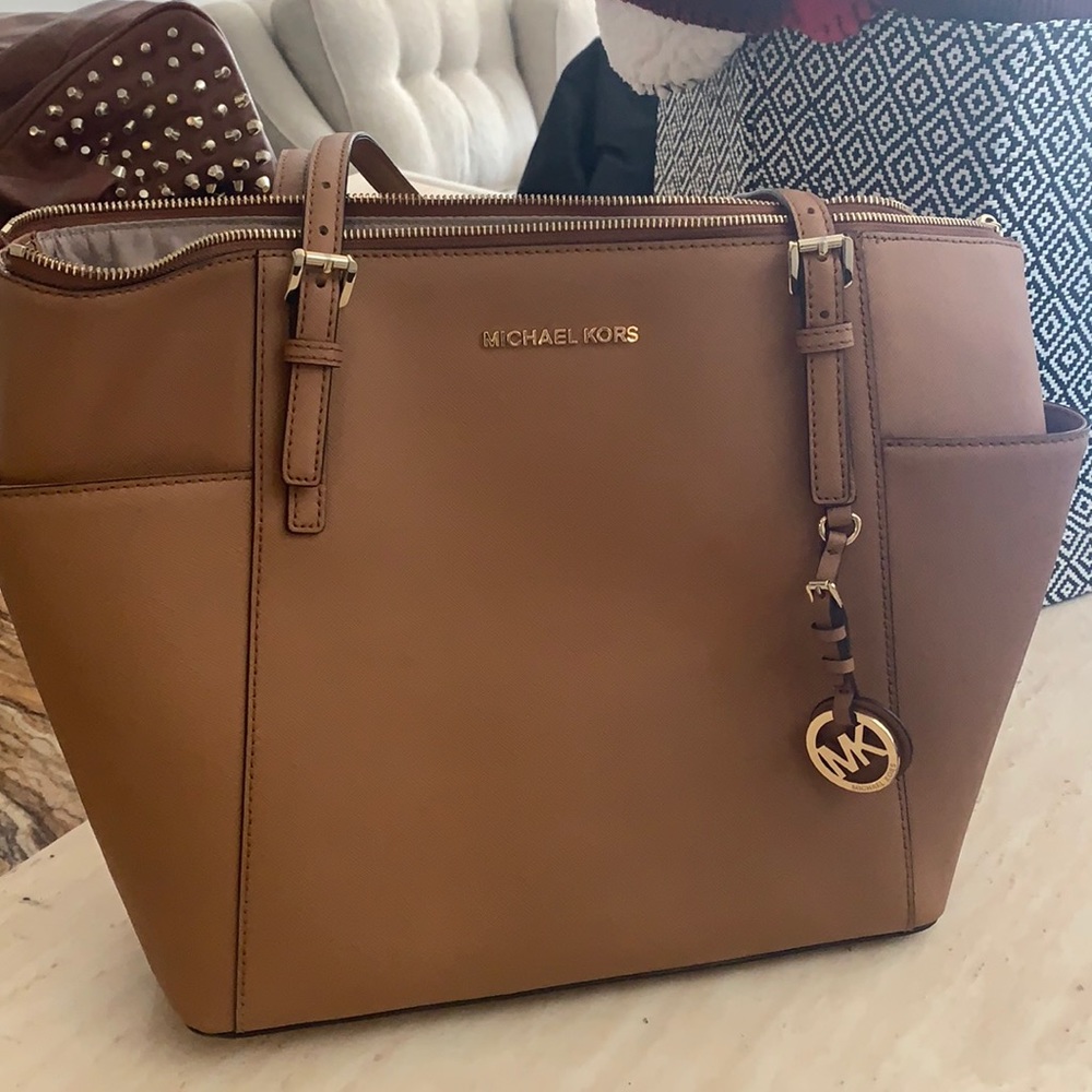 Charlotte Large Saffiano Leather Top-Zip Tote Bag